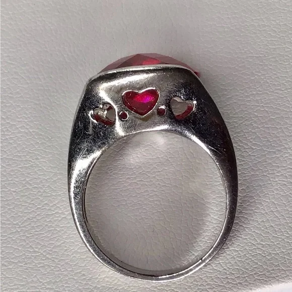 BEAUTIFUL RED GARNET HAND CUT FACETED STONE SET IN SILVER SIZE 8.5 - Picture 4 of 4